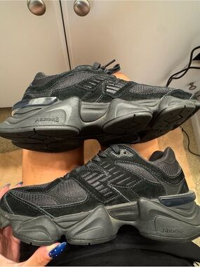 All-Black Women’s Athletic Sneakers with ABZORB Cushioning